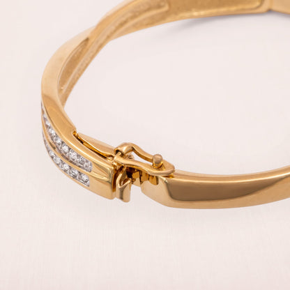 Swarovski-Armreif-vergoldet-Kristall-besetzt-Sicherheitsverschluss
