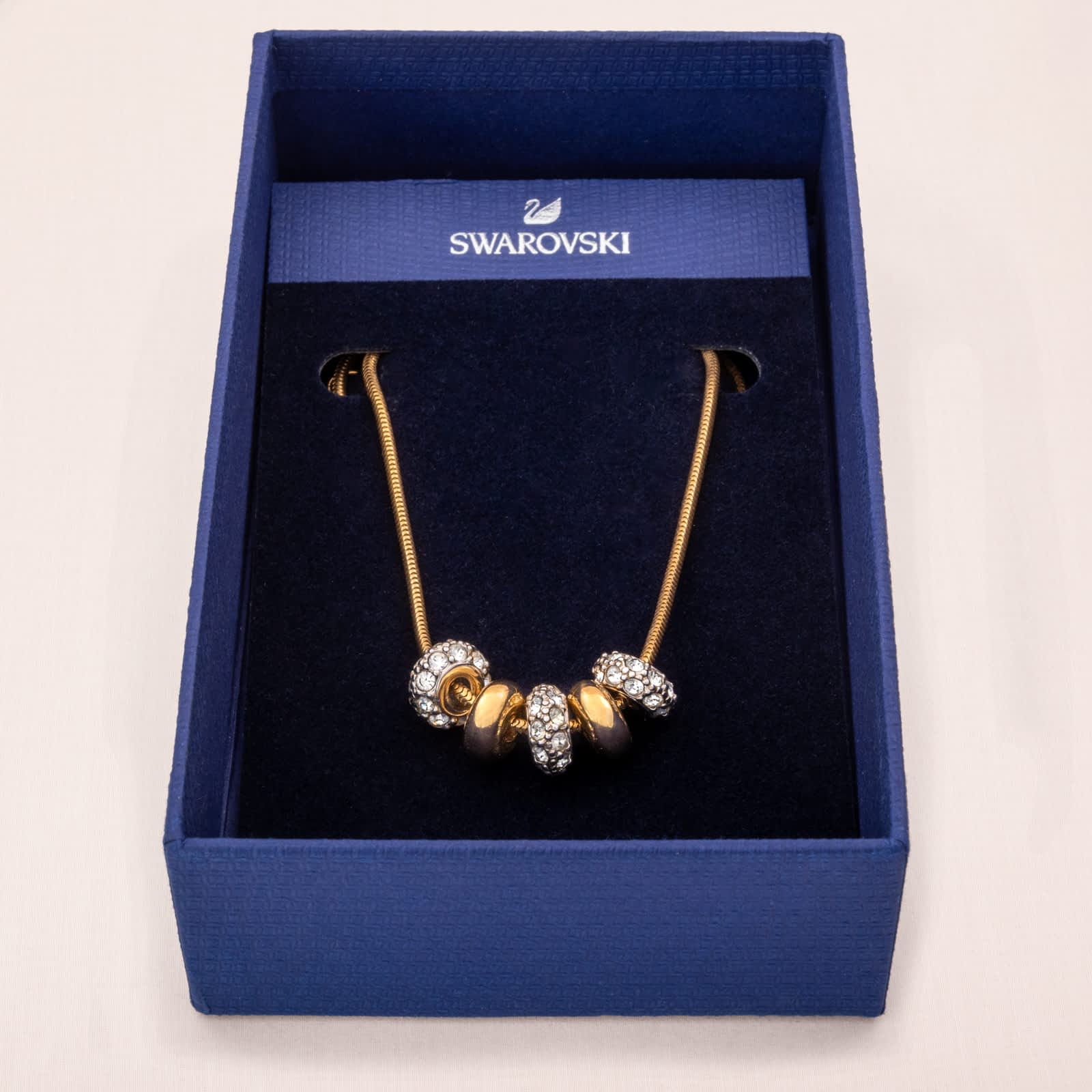 Swarovski-Halskette-vergoldet-fünf-Charm-Anhänger-in-Original-Box