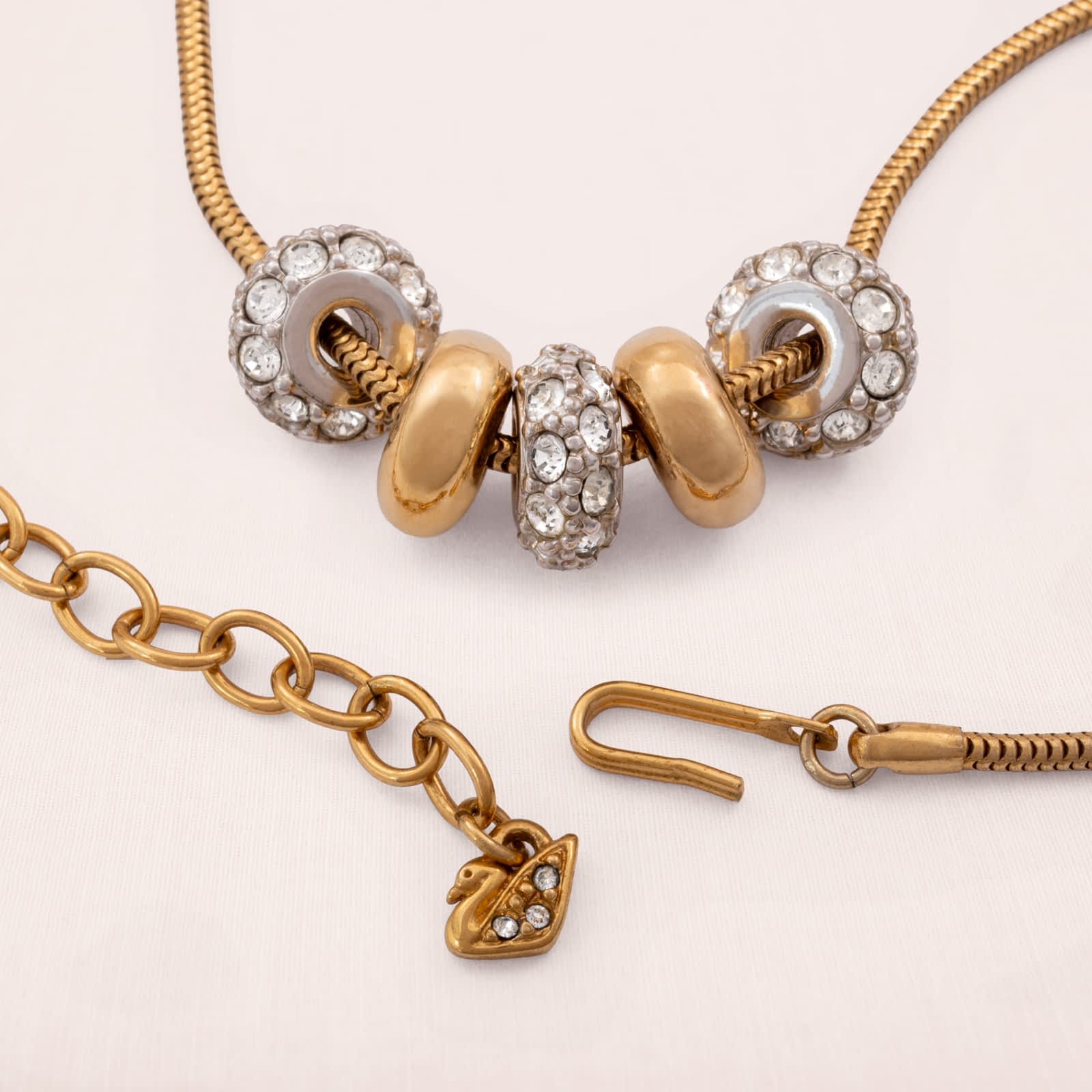 Swarovski-Halskette-vergoldet-fünf-Charm-Anhänger-Verschluss-Schwan-signiert