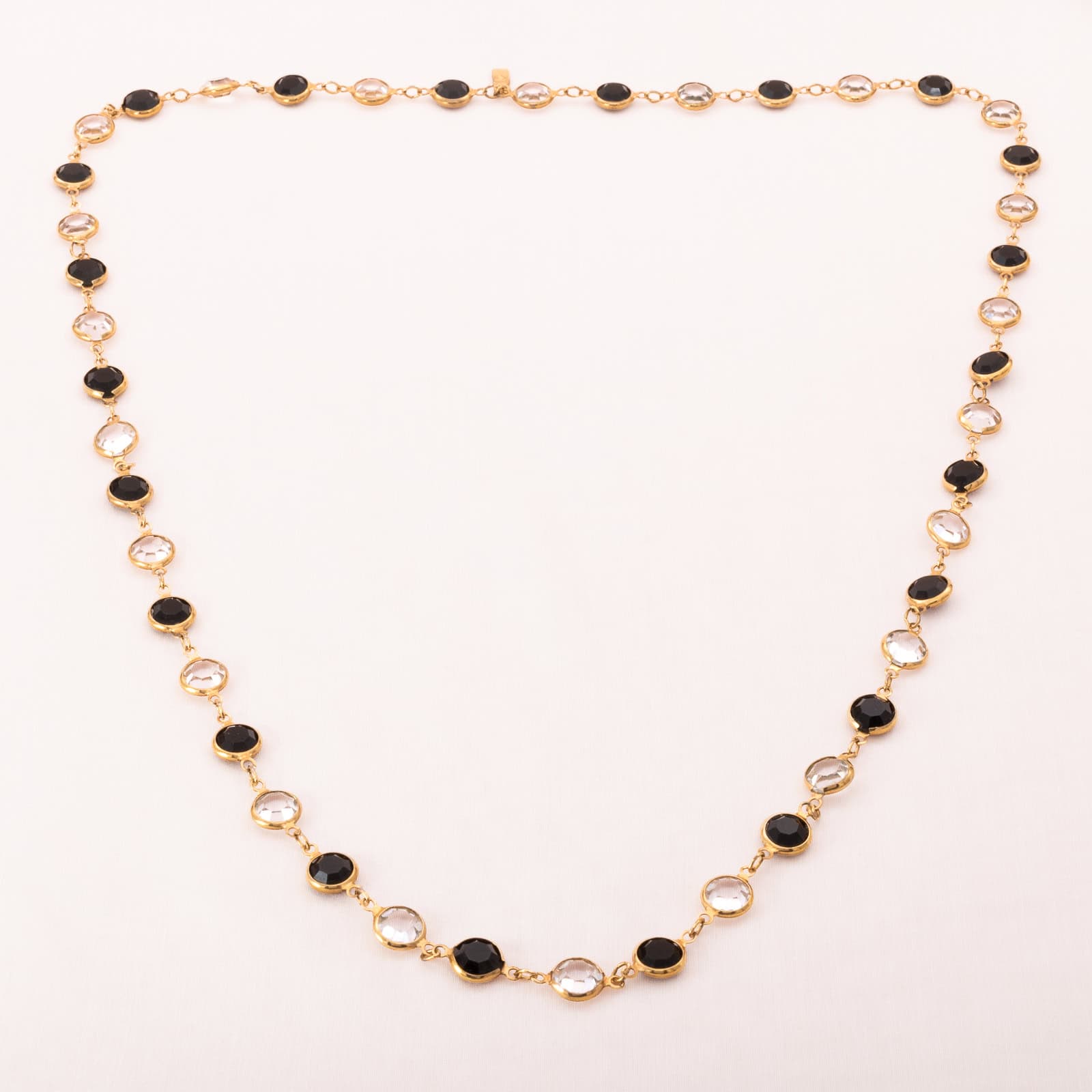 Swarovski-Halskette-runde-Kristalle-Schwarzweiß