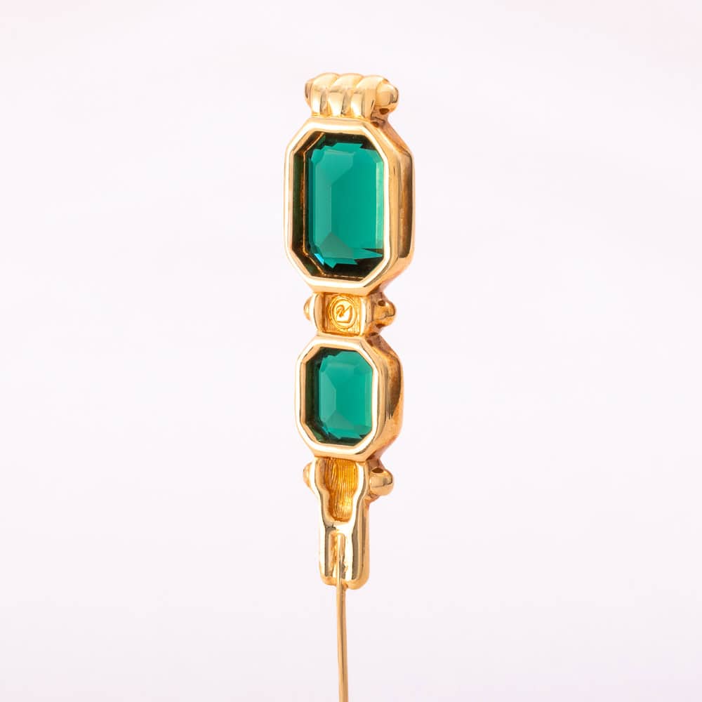 Swarovski-Nadelbrosche-vergoldet-eckige-grüne-Kristalle-Schwan-signierte-Rückseite