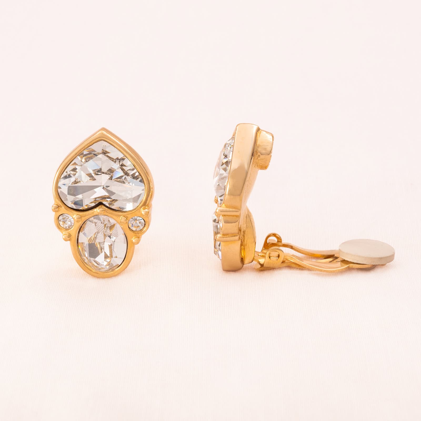 Swarovski-Ohrclips-vergoldet-funkelnde-Kristalle-Herzschliff