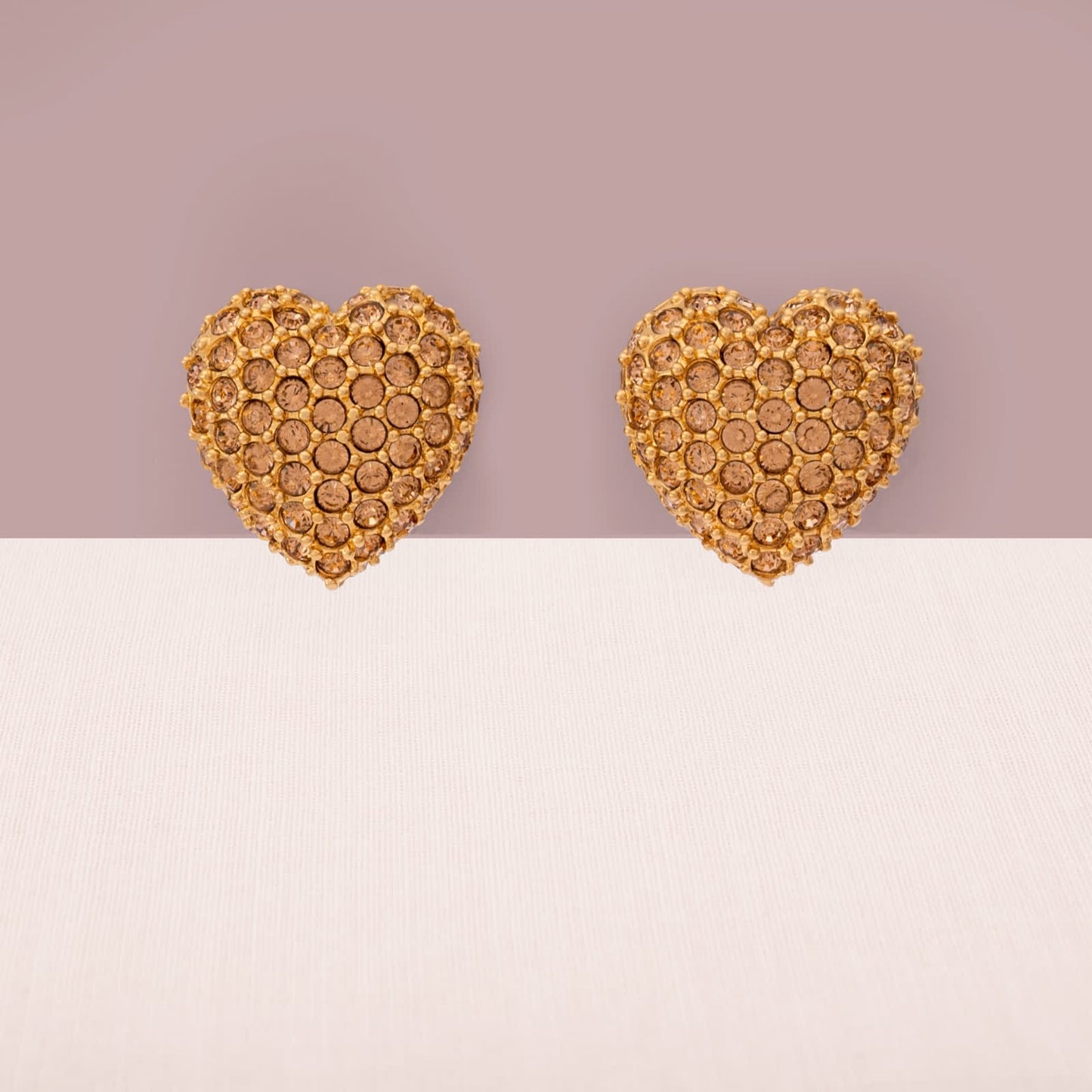 Swarovski-Ohrclips-Herz-Design-vergoldet-Kristalle-beige