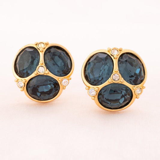 Swarovski-vergoldete-Ohrclips-mit-drei-blauen-Kristallen