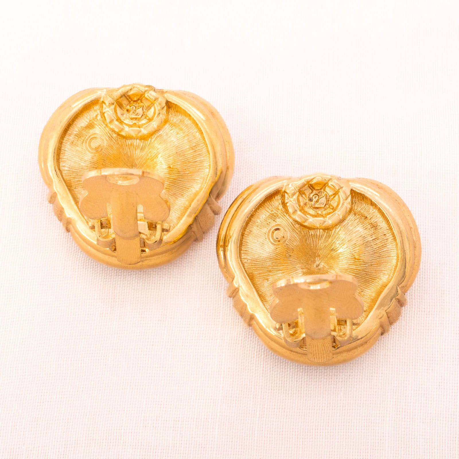 Swarovski-Ohrclips-vergoldete-Rückseiten-Schwan-Signatur