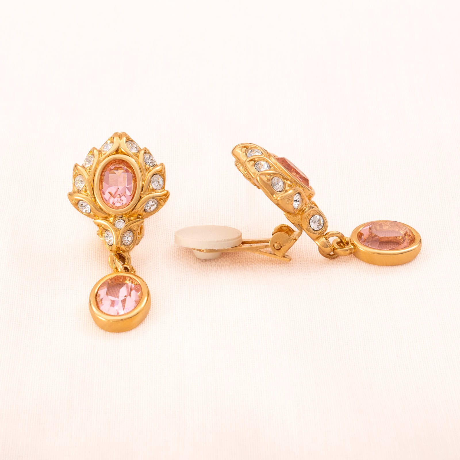 Swarovski-Ohrclips-vergoldet-Kristalle-rosa-Hänger