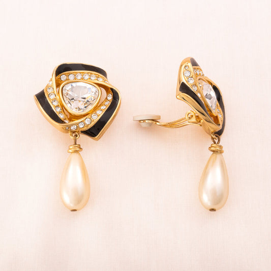 Swarovski-Ohrclips-große-Kristalle-umrandet-mit-schwarzer-Emaille-Perlentropfen