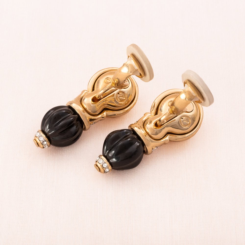 Swarovski-Ohrclips-vergoldete-Rückseiten-Schwan-Sgnatur-schwarze-Perle