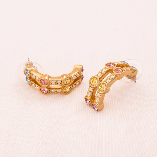 Swarovski-Ohrringe-vergoldete-Halbkreolen-mit-pastellfarbenen-Kristallen