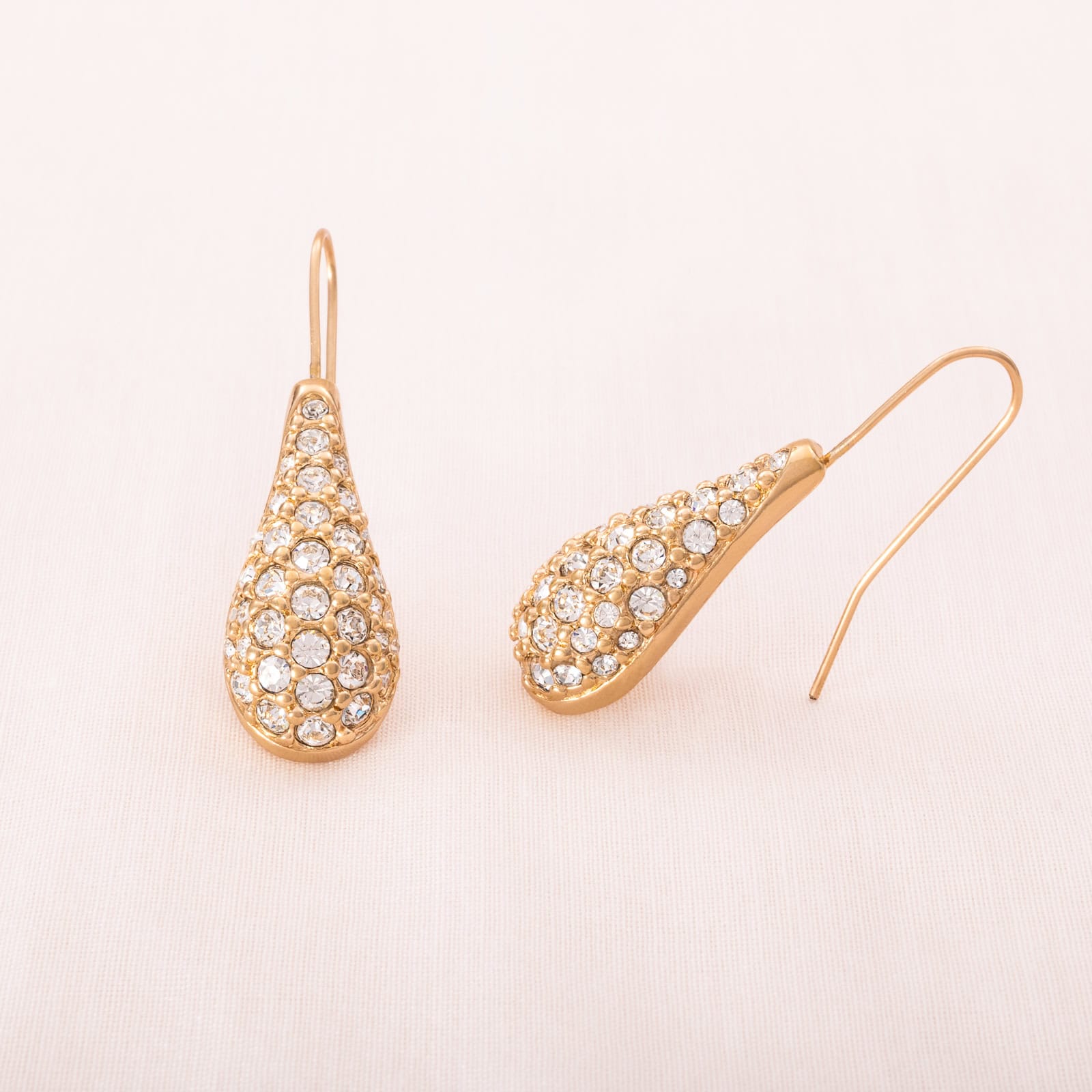 Swarovski-Ohrringe-vergoldet-Kristall-besetzte-Tropfenfor-Hänger-zum-durchziehen