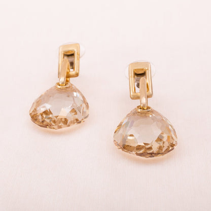 Swarovski-Ohrringe-mit-großen-beigefarbenen-Kristallen
