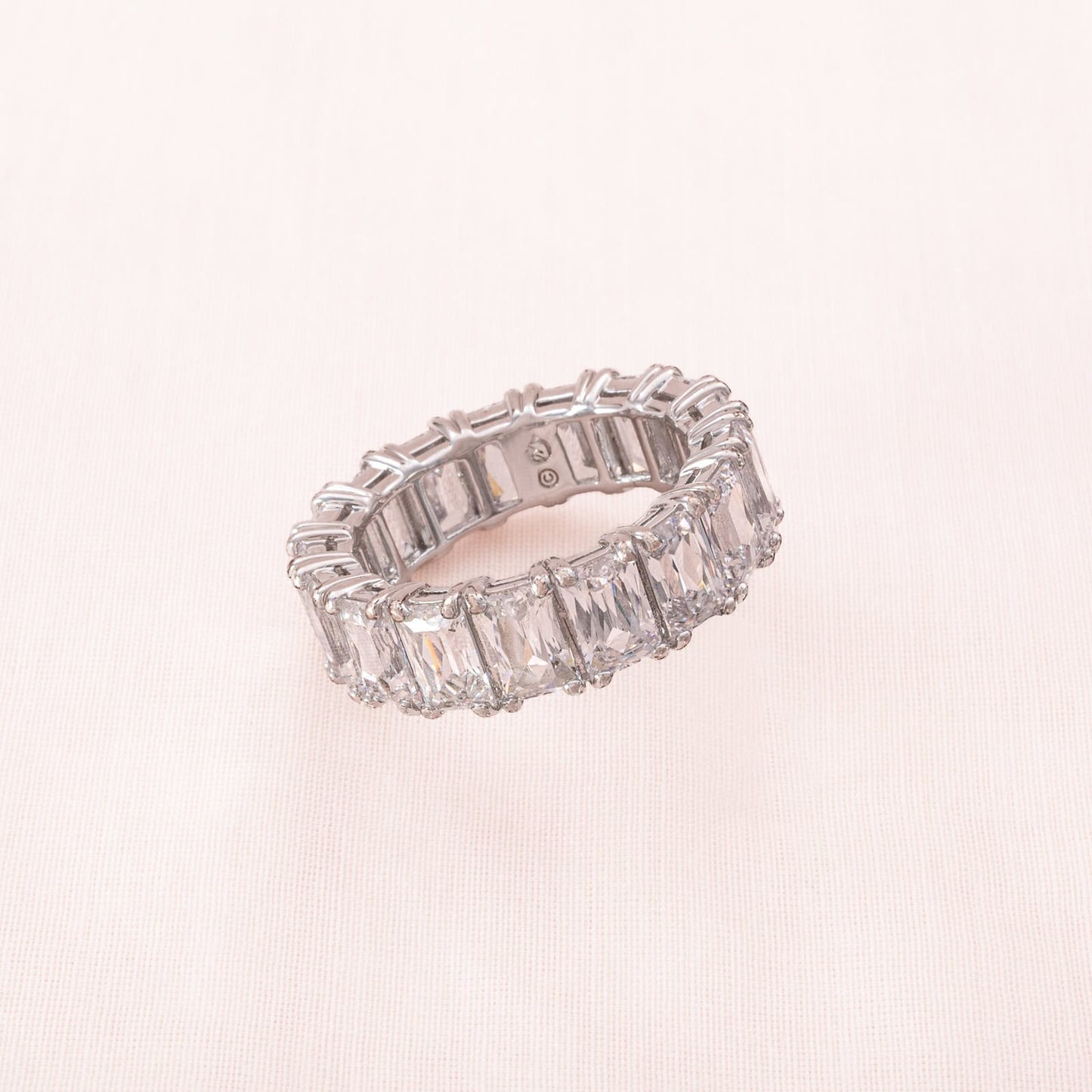 Swarovski-Ring-silberfarben-Baguettesteine-Schwan-Signatur
