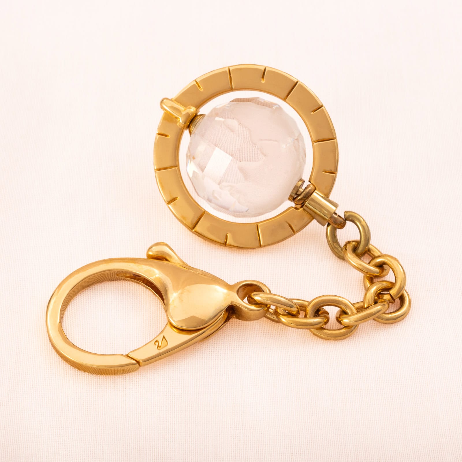 Swarovski-Schlüsselanhänger-vergoldet-Kristall-Weltkugel-Schwan-signiert