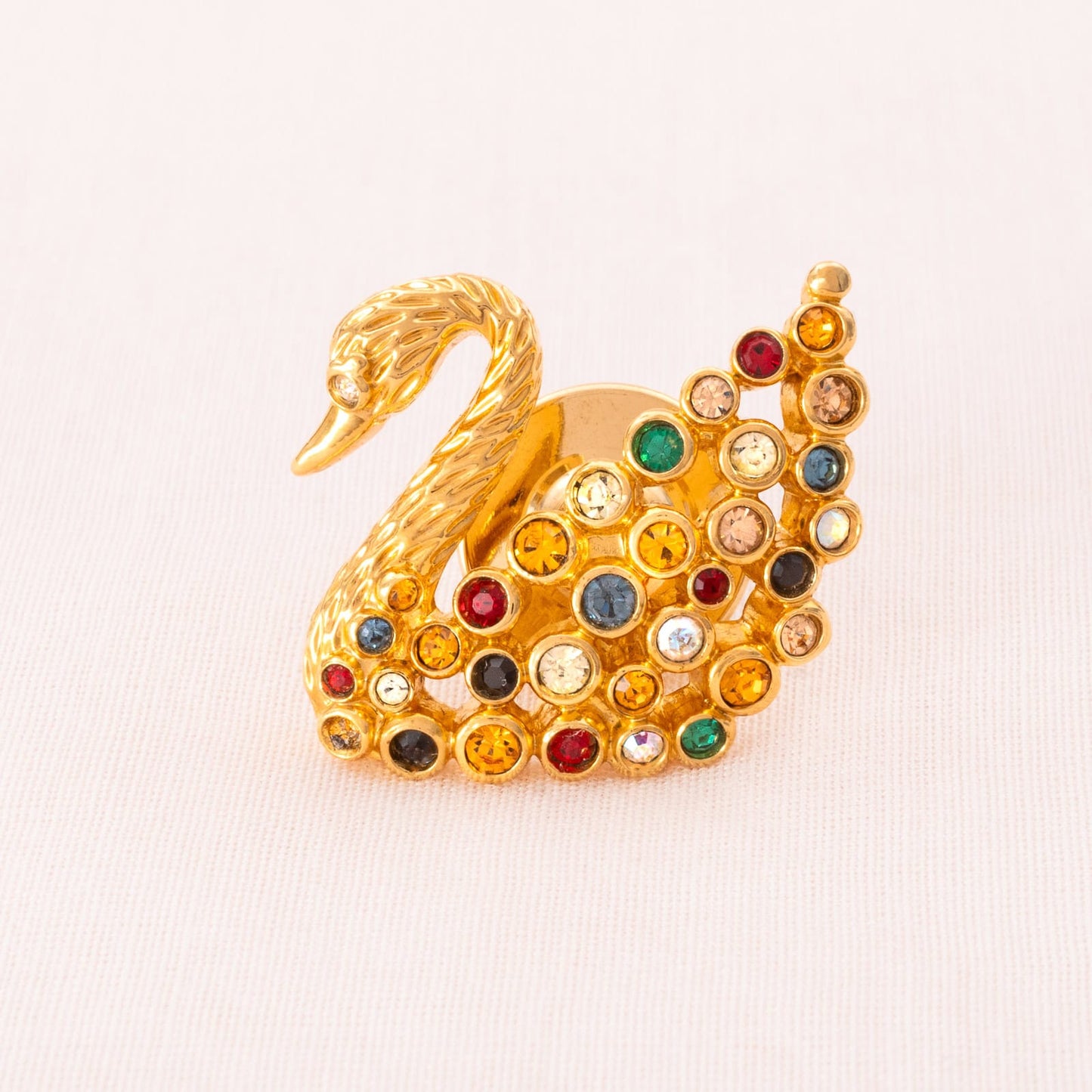 Swarovski-Schwan-Pin-Brosche-vergoldet-durchbrochen-mit-bunten-Kristallen