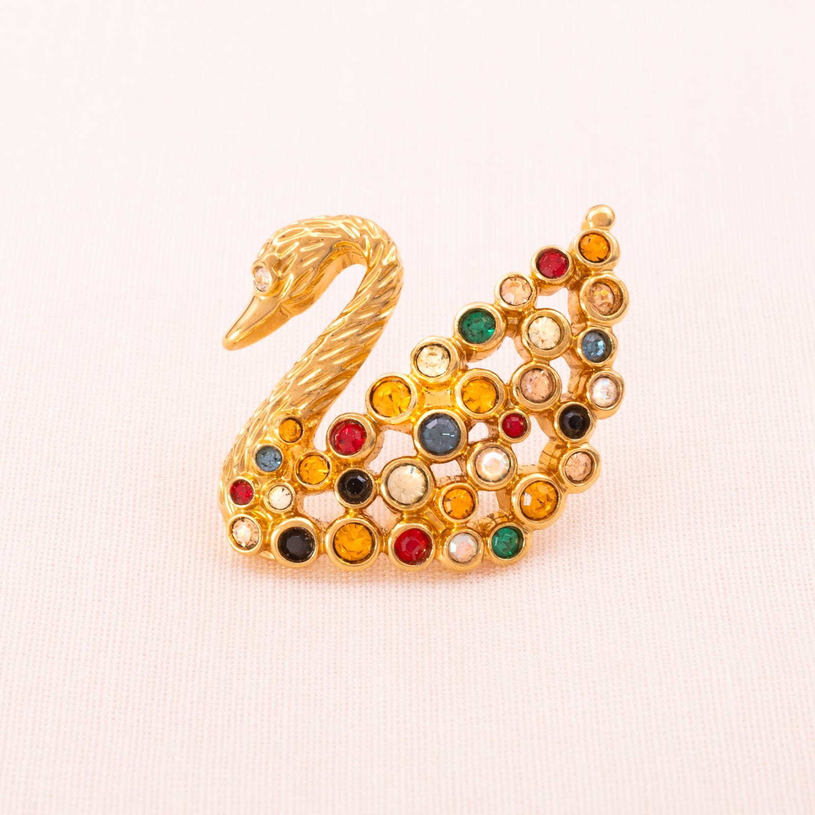 Swarovski-Schwan-Pin-Brosche-vergoldet-durchbrochen-mit-bunten-Kristallen