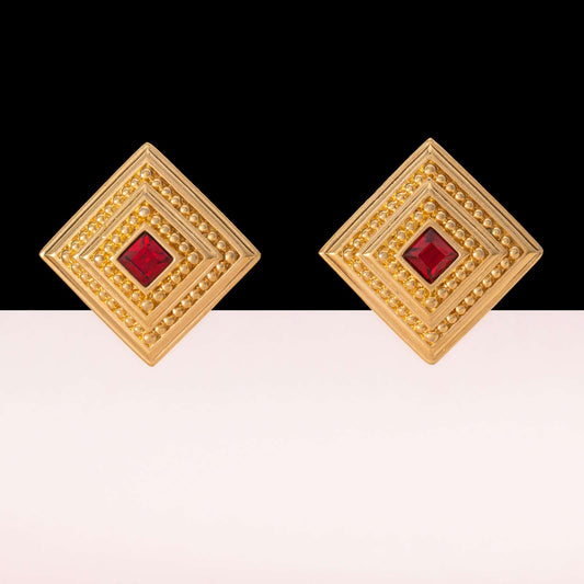 Swarovski-quadratische-Ohrringe-rote-Kristalle-breiter-vergoldeter-Rand