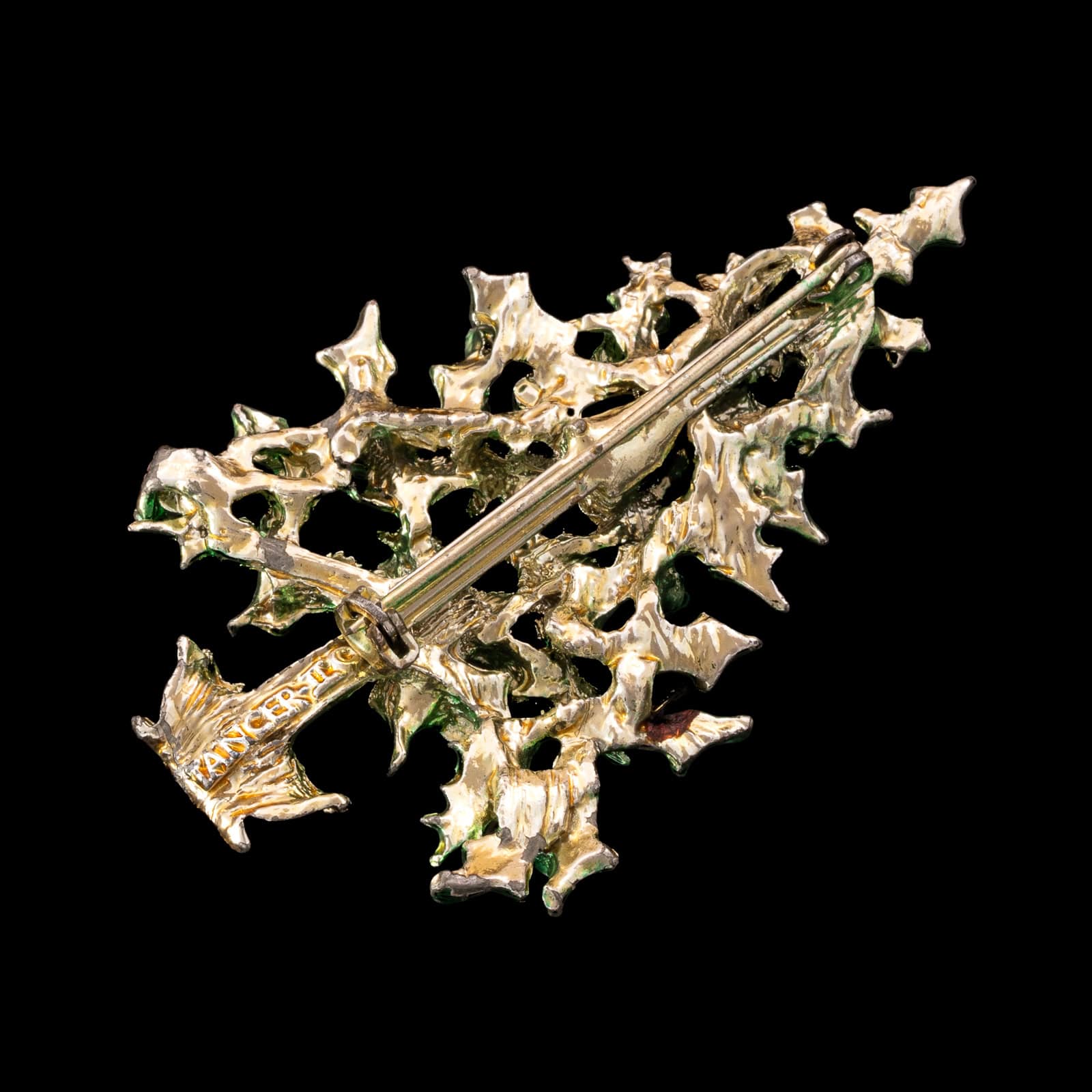 Tancer-Weihnachtsbaum-Brosche-goldfarbene-Rückseite-signiert