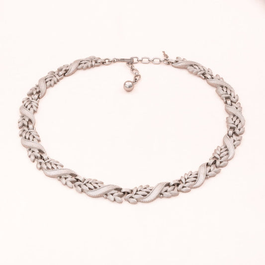 Trifari-halskette-silberfarben-Blätter-Design-1960er-Jahre