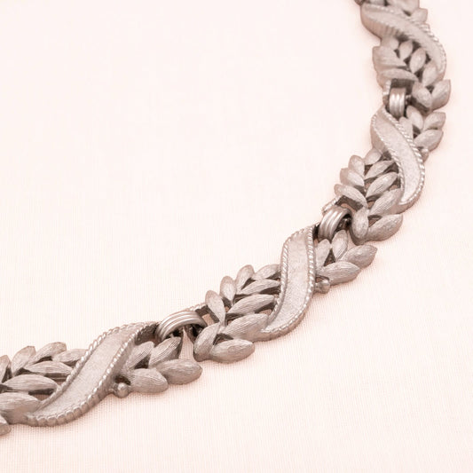 Trifari-halskette-silberfarben-Blätter-Design-1960er-Jahre