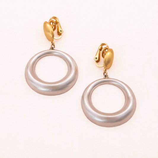 Trifari-Ohrclips-Kreolen-vergoldeter-Clip-silberfarbener-Ring