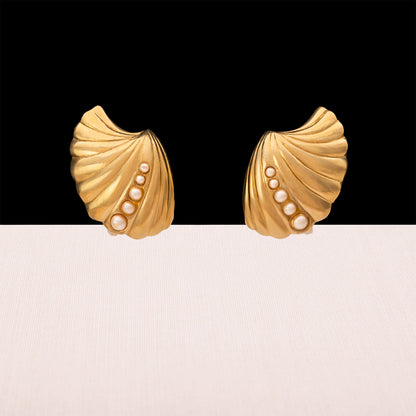Trifari-Ohrcips-vergoldet-Muschel-kleine-Perlen