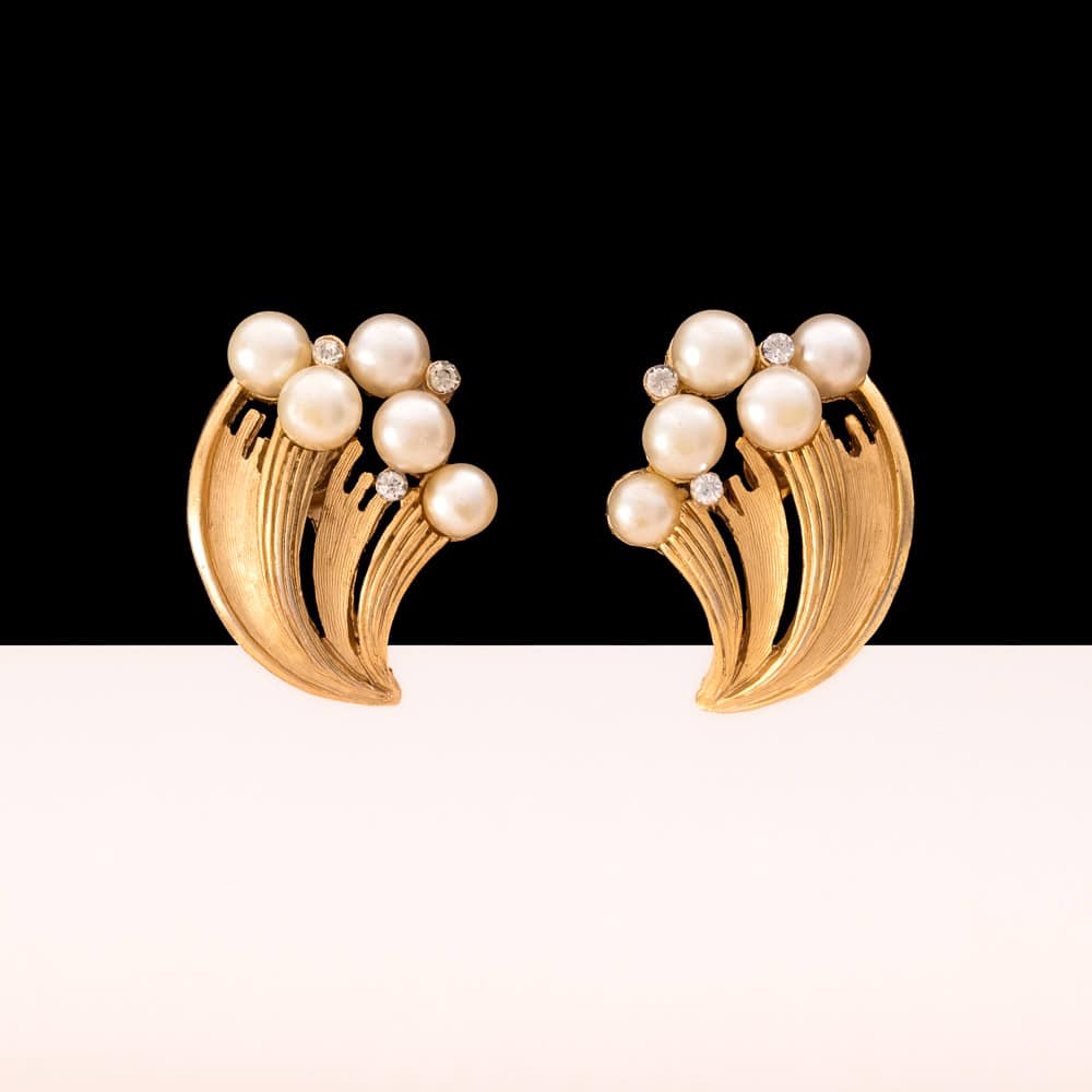 Trifari-Ohrclips-vergoldet-floral-Perlen-Strass