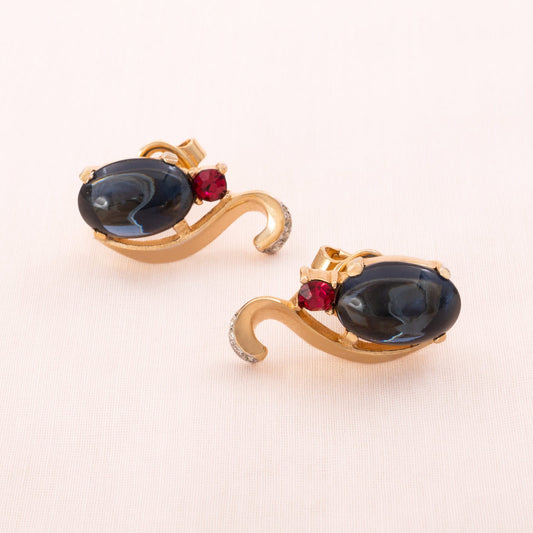 Trifari-Ohrclips-vergoldet-blaue-Cabochons-pinkfarbene-Strasssteine