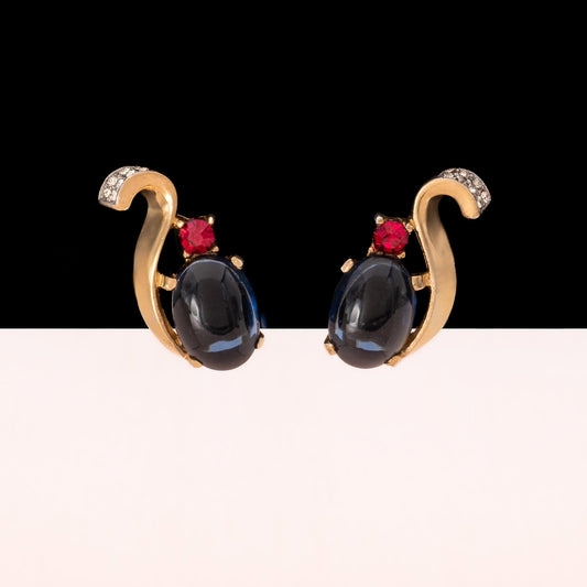 Trifari-Ohrclips-vergoldet-blaue-Cabochons-pinkfarbene-Strasssteine