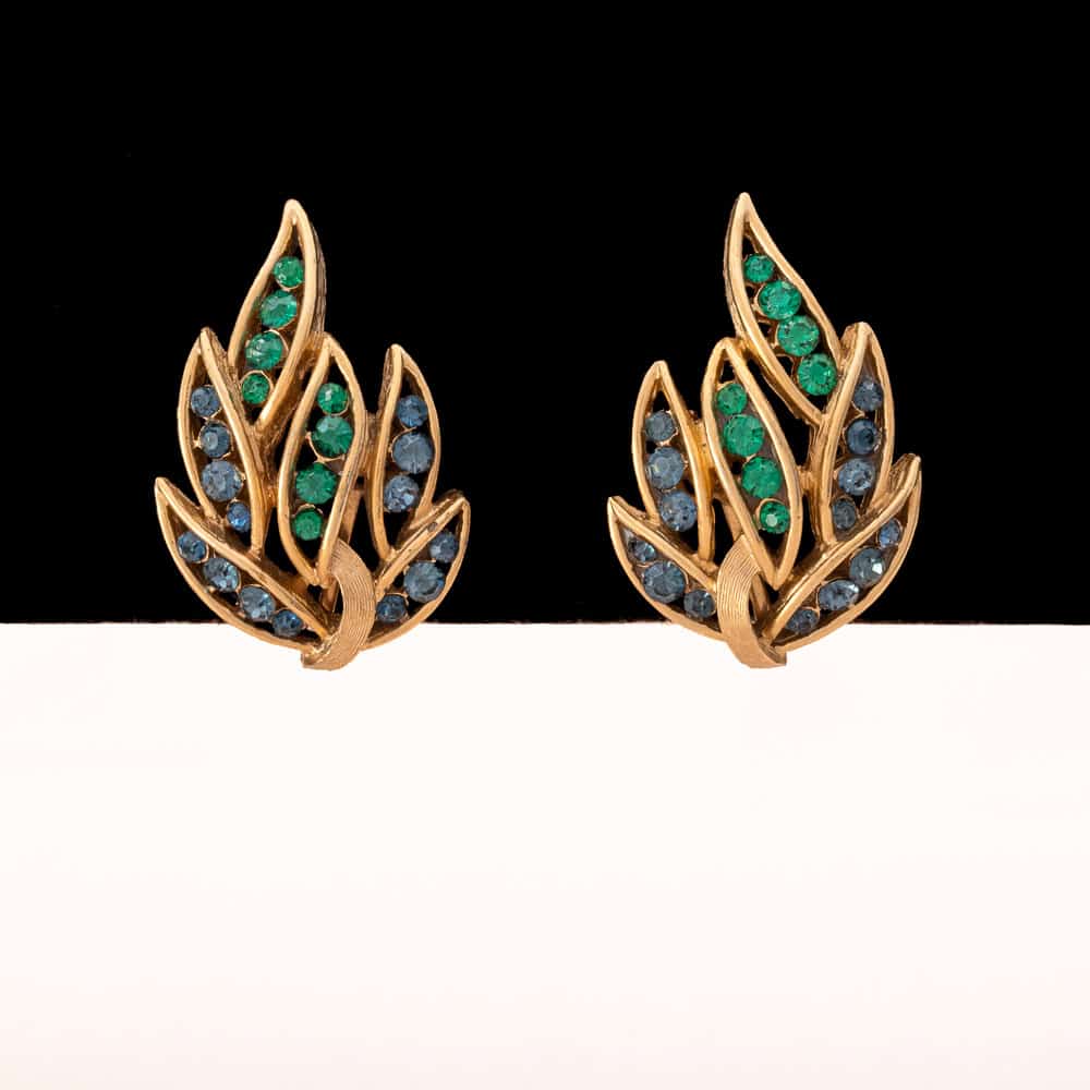 Trifari-Ohrclips-vergoldet-floral-Strass-blau-grün