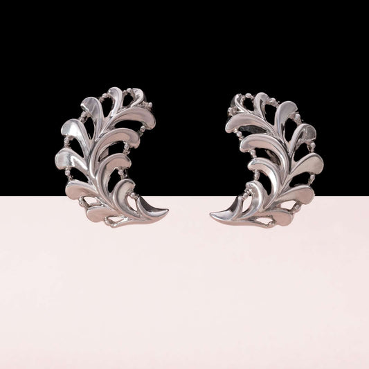 Trifari-silberfarbene-Ohrclips-Blätter-Design-1960s