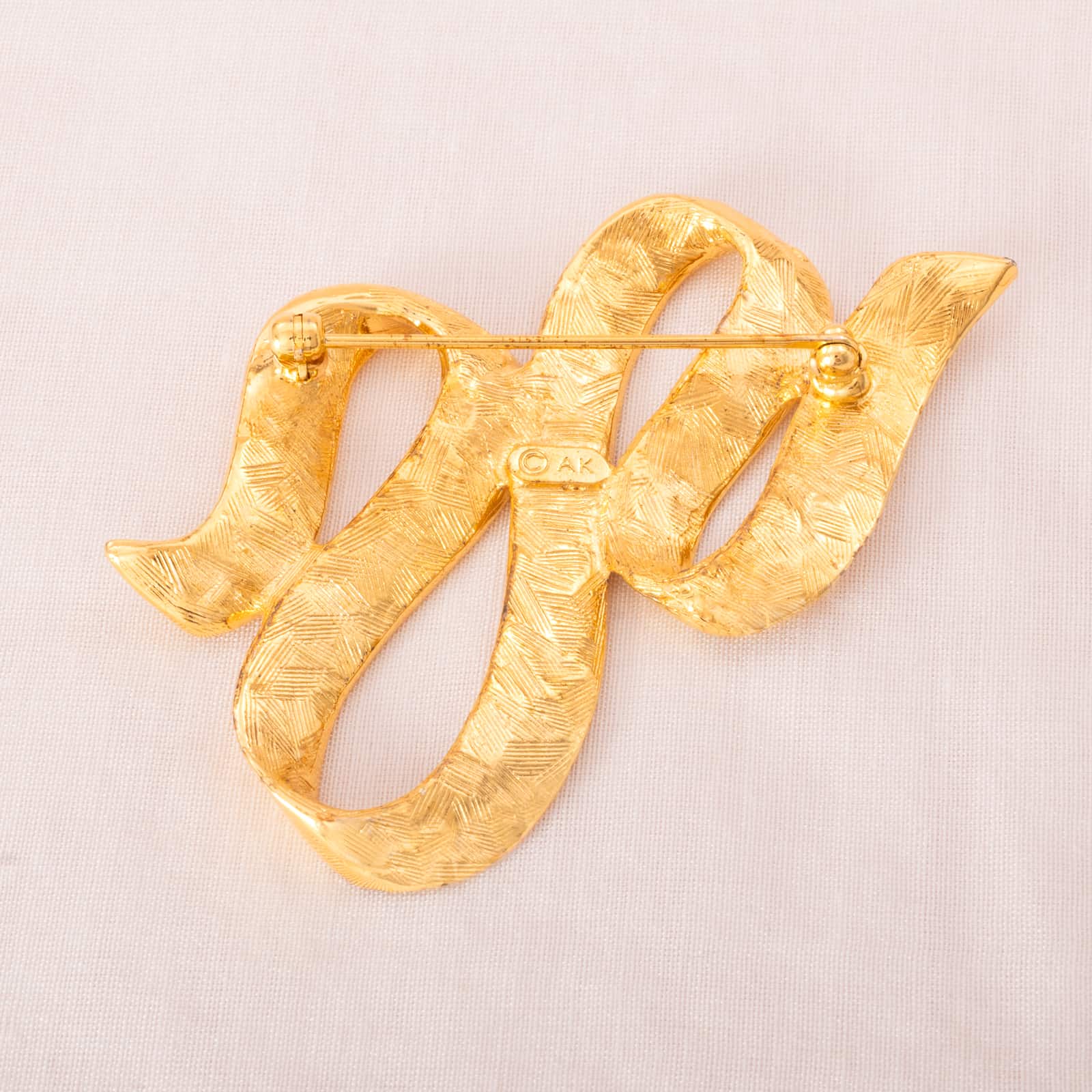 ANNE KLEIN curved gold plated brooch – Find Vintage Beauty