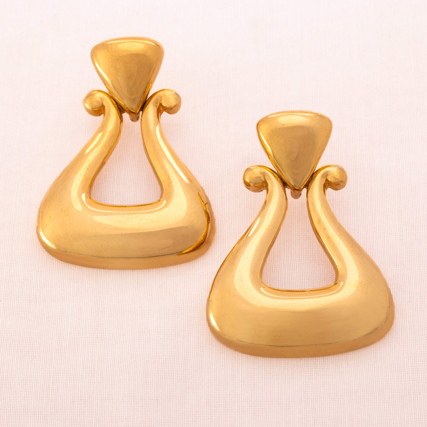 ANNE KLEIN vergoldete Ohrringe in Türklopfer-Form