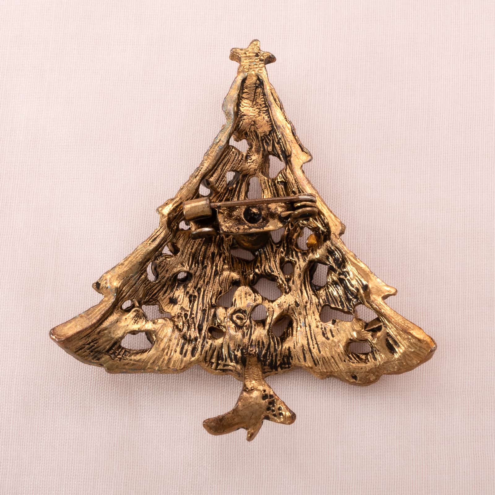Weihnachtsbaum-Brosche-goldfarbene-Rückseite