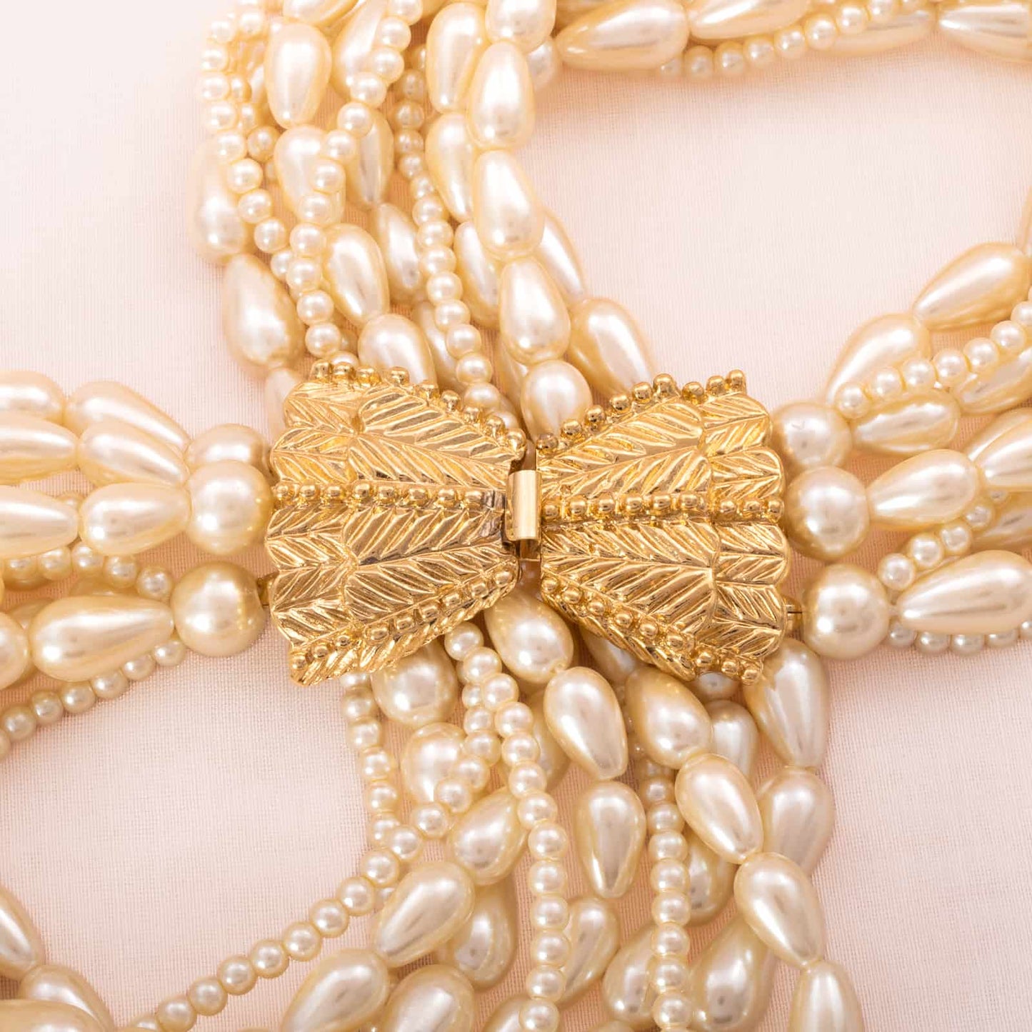 Carolee-zehnreihige-Windsor-Perlenkette-Schleifen-Verschluss-70er-Jahre