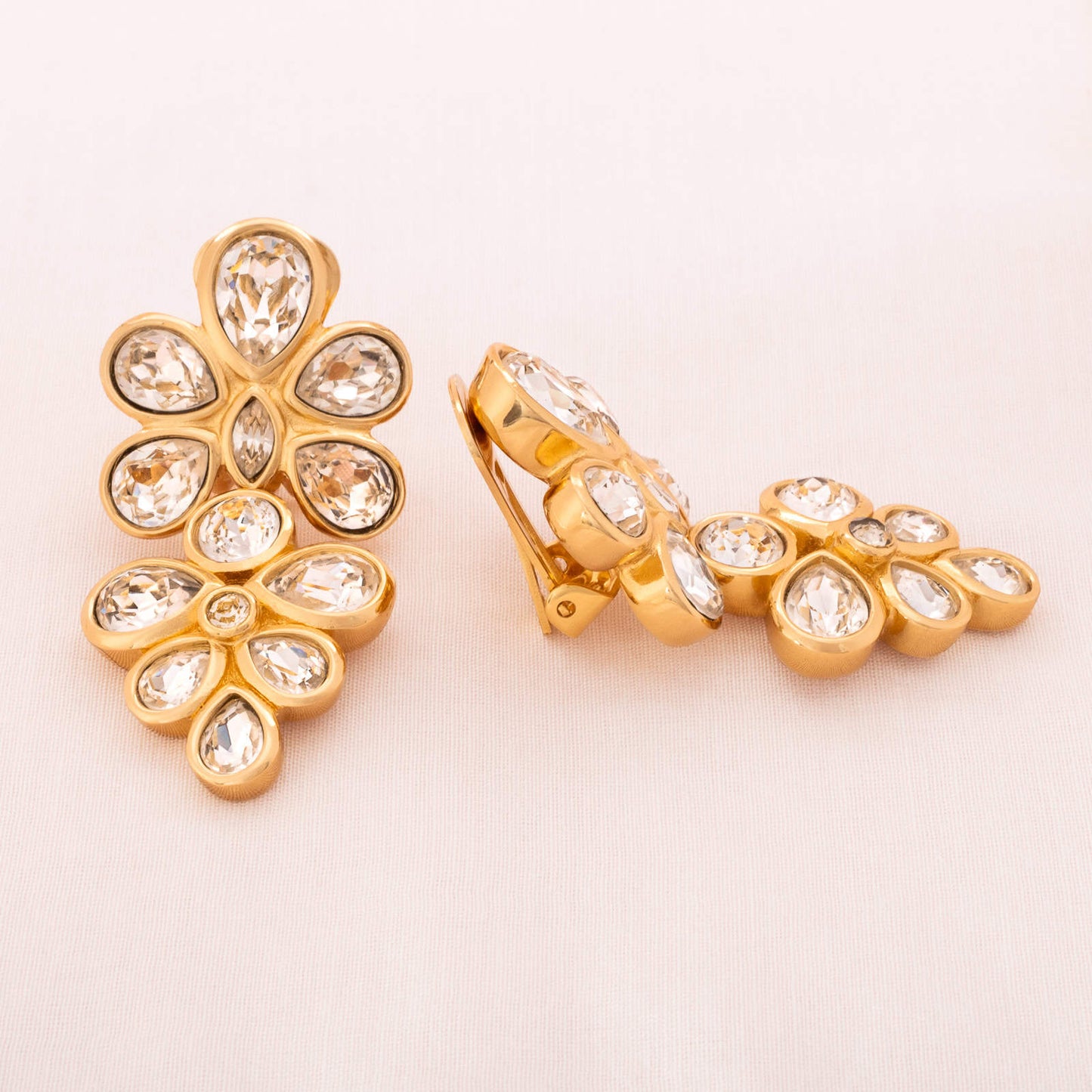 Christian-Dior-Ohrclips-Hänger-aus-Kristallen-in-Tropfenform