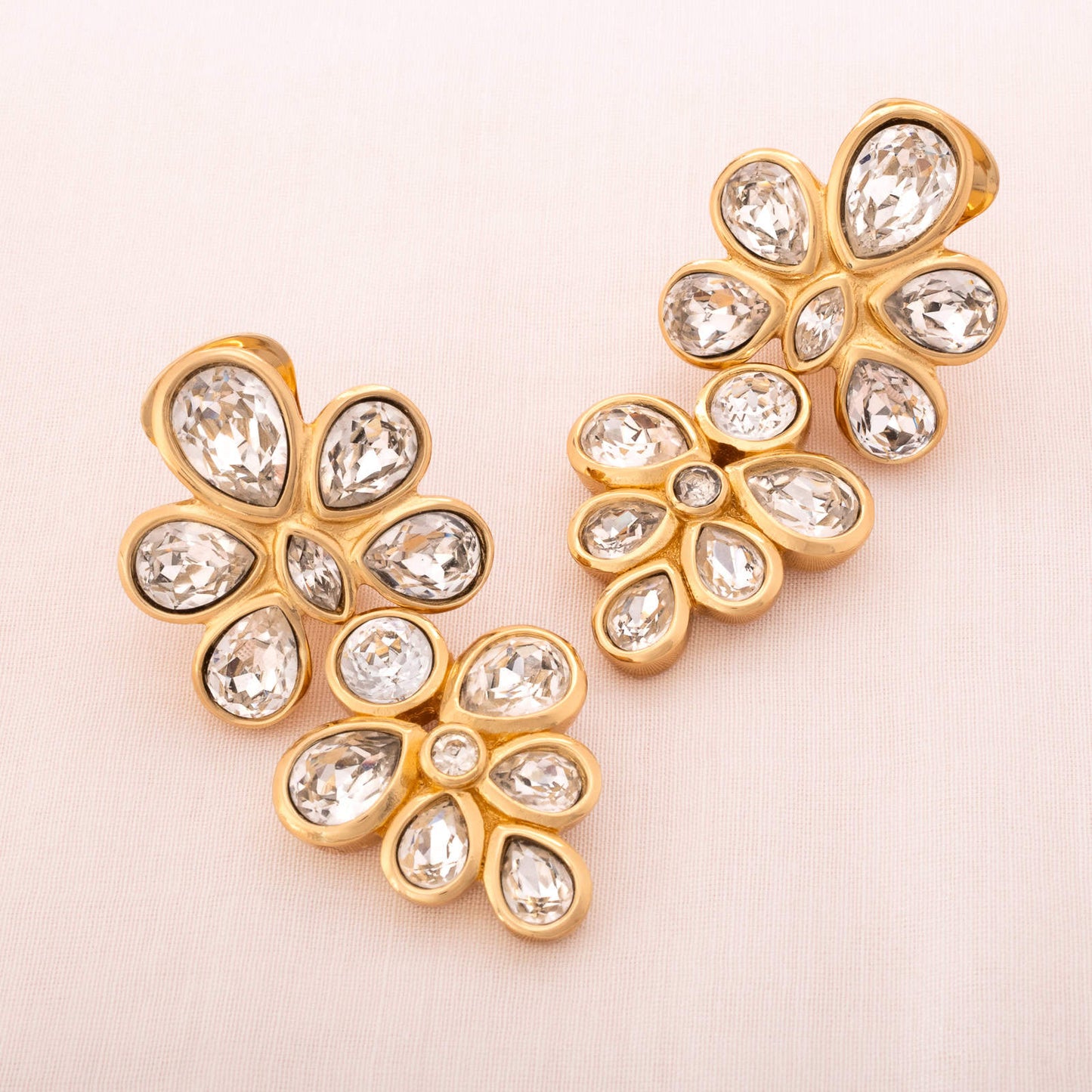 Christian-Dior-Ohrclips-Hänger-aus-Kristallen-in-Tropfenform