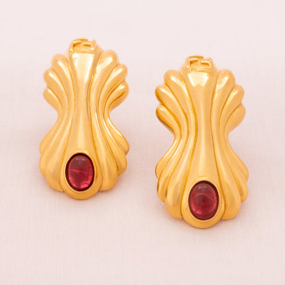 Fendi-Ohrclips-vergoldet-mit-roten-Cabochons-verziert