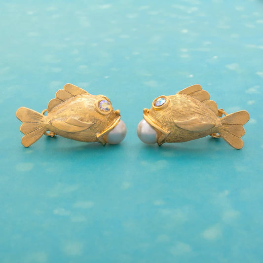 Fisch-Ohrclips-vergoldet-mit-Perle-im-Maul