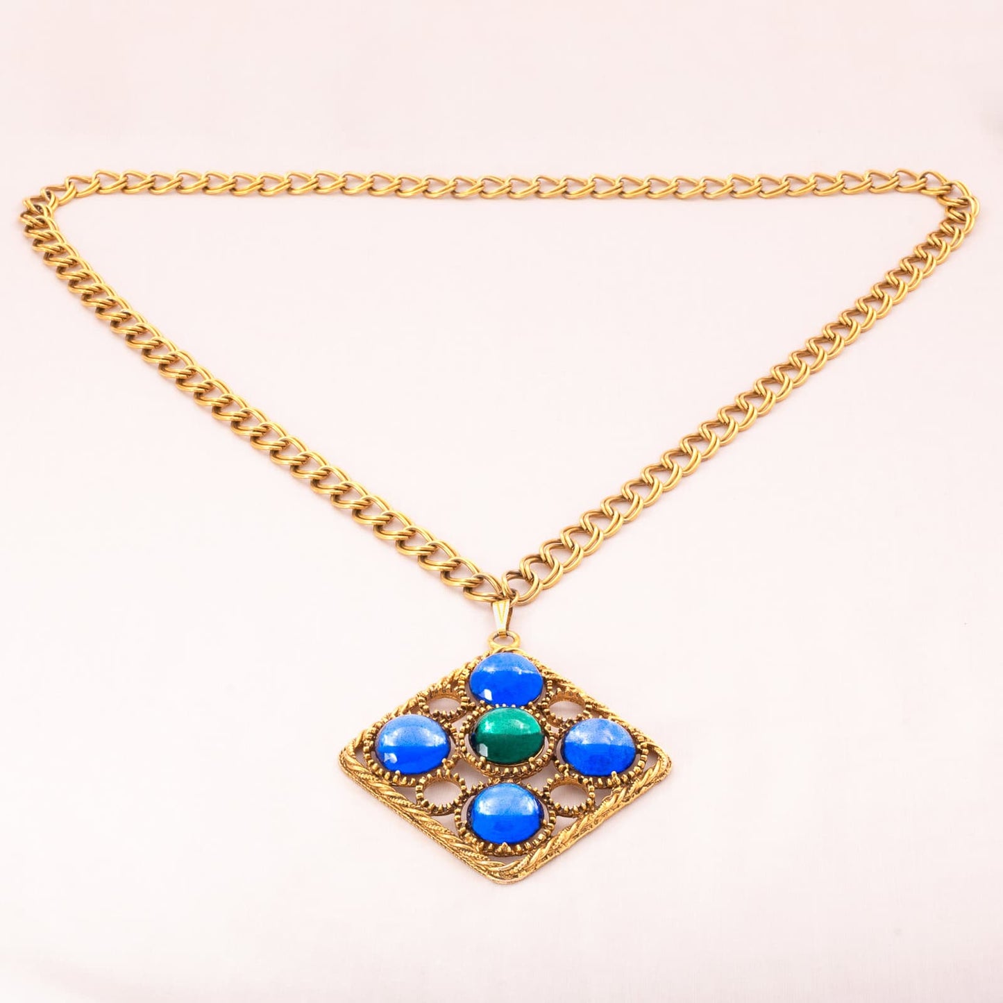 Florenza-Halskette-lange-Gliederkette-großer-Anhänger-blaue-und-grüne-Cabochons