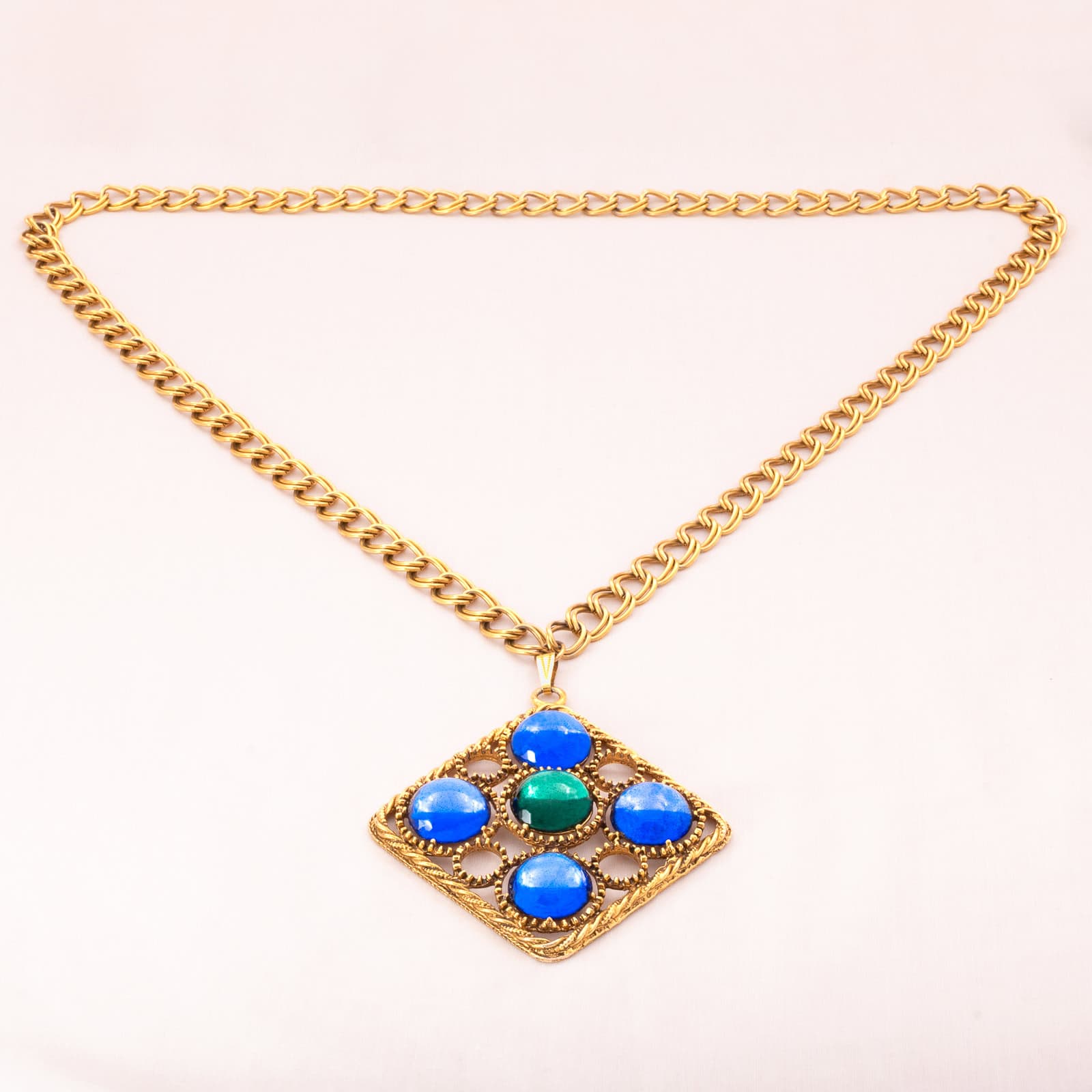 Florenza-Halskette-lange-Gliederkette-großer-Anhänger-blaue-und-grüne-Cabochons