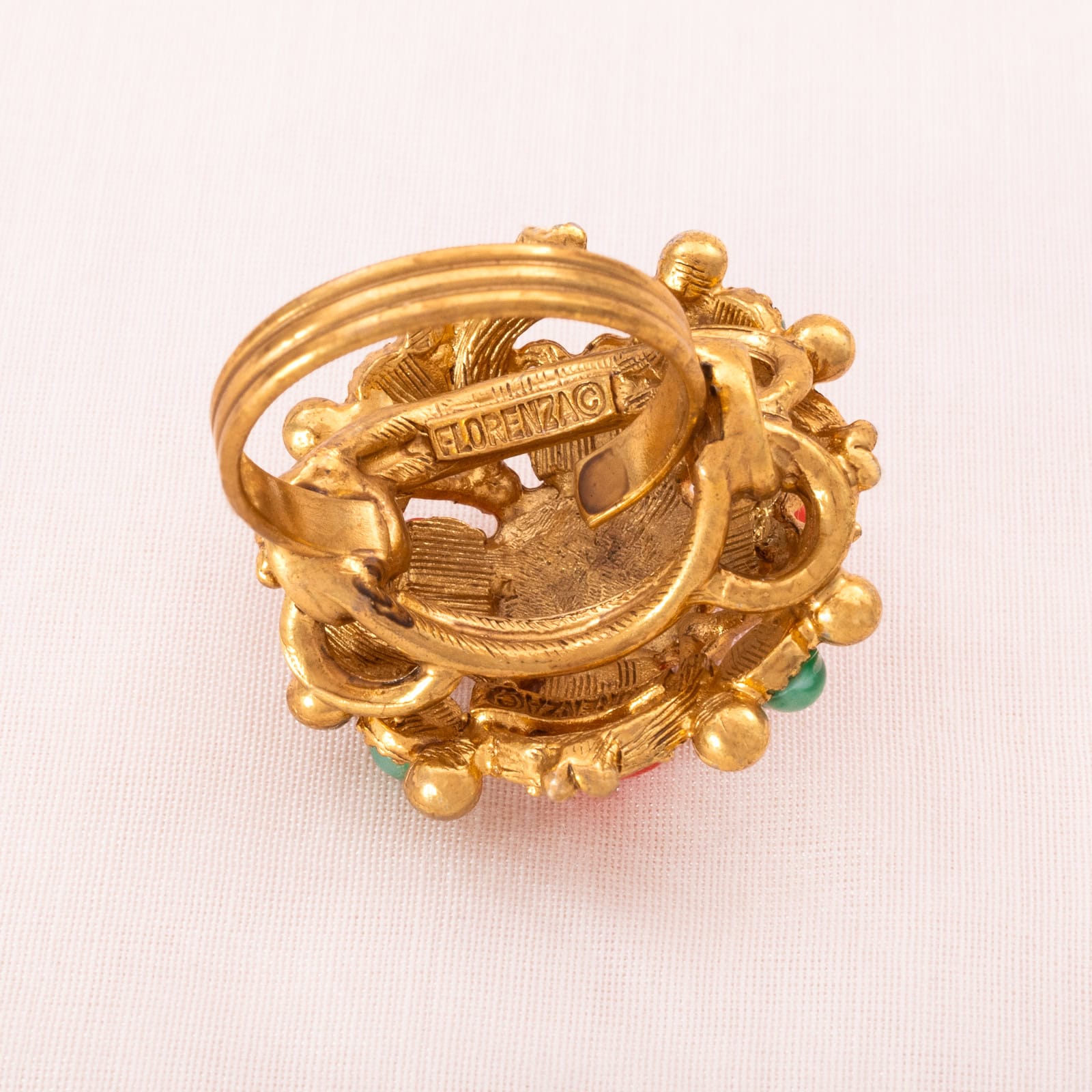 Florenza-Ring-Antik-Revival-Style-vergoldete-Rückseite-Signatur