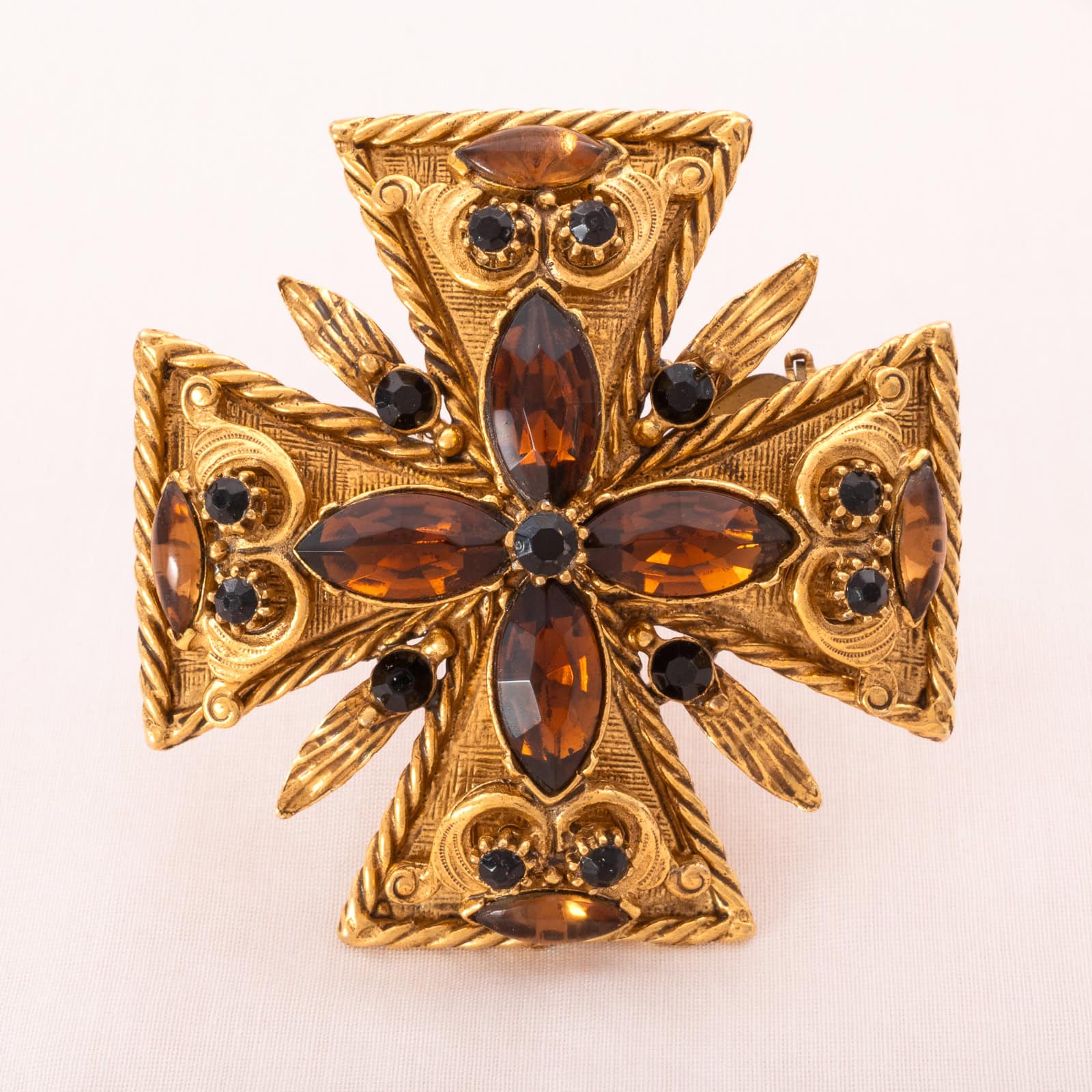 Florenza-große-Brosche-vergoldetes-Malteserkreuz-braune-und-schwarze-Strasssteine