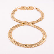 GIVENCHY elegant vergoldete Halskette mit Logo-Verschluss