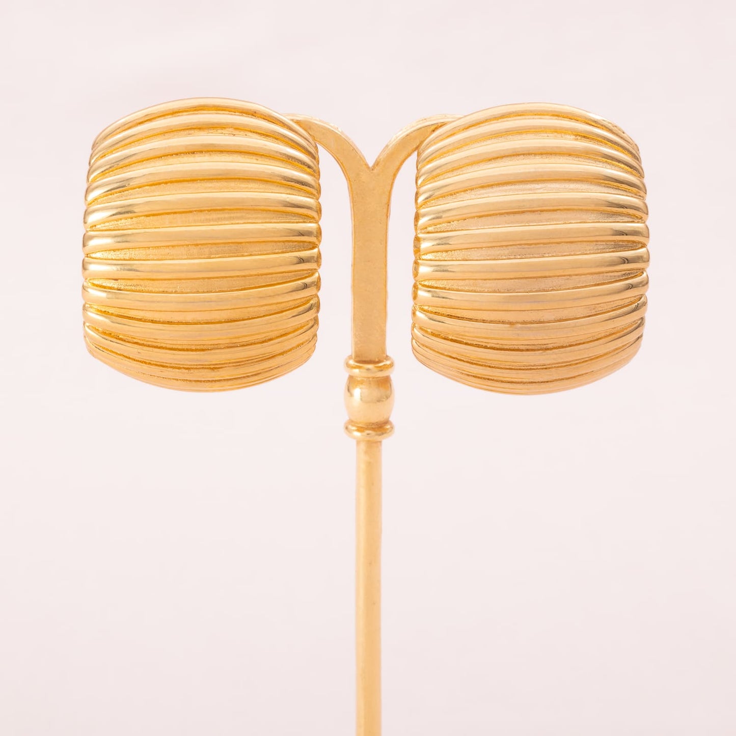 Givenchy-Halbkreolen-Ohrclips-vergoldete-gerippte-Struktur