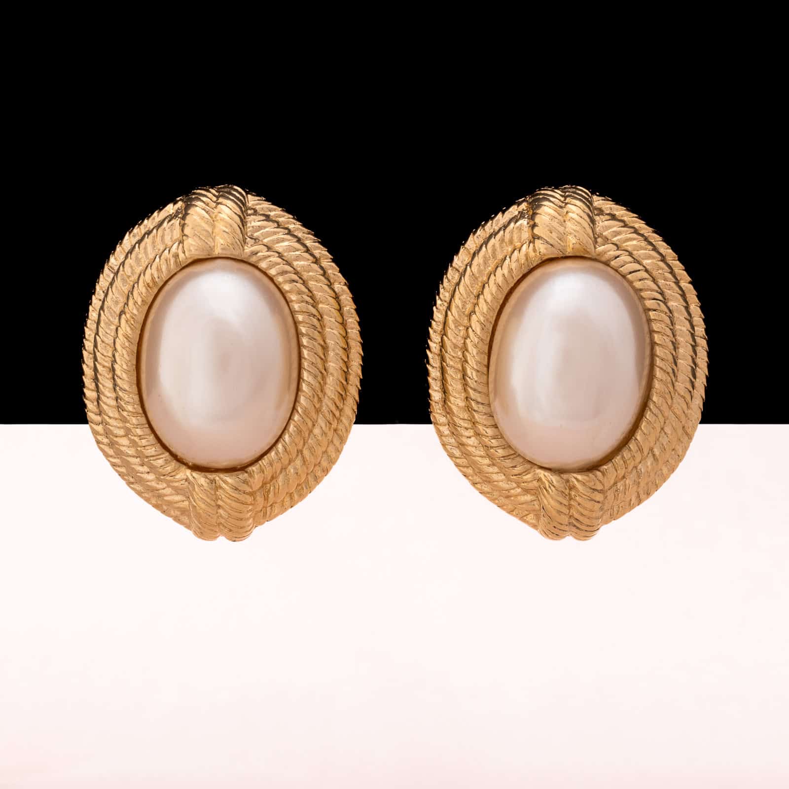 Vintage hotsell Givenchy Gold Tone Circle Clip Earring