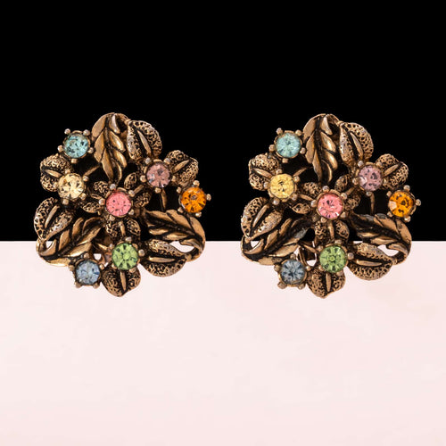 Flower clip-ons with pastel-colored rhinestones from KARU