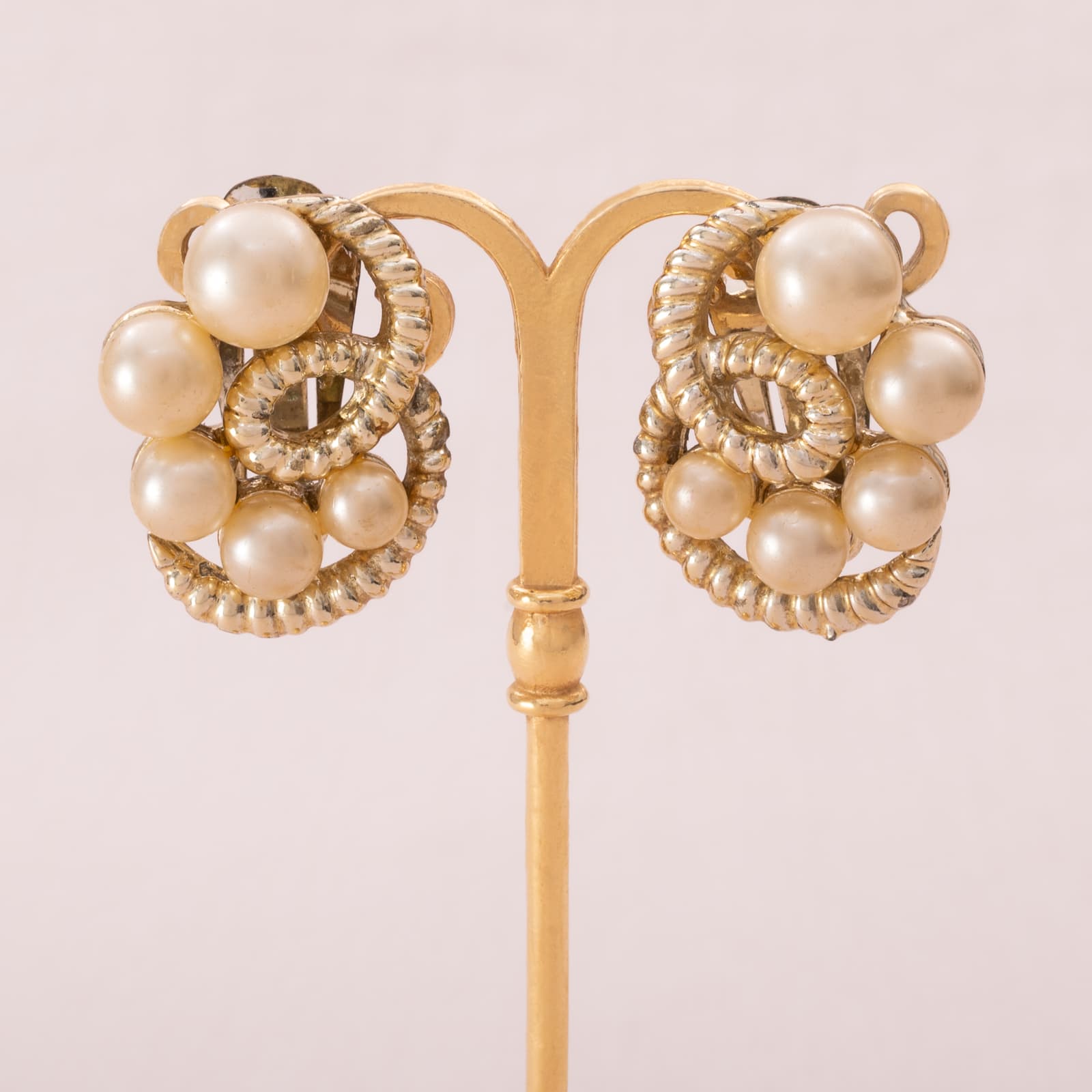 Marvella-Vintage-Ohrclips-mit-graduierten-Perlen-schwungvoll-verziert