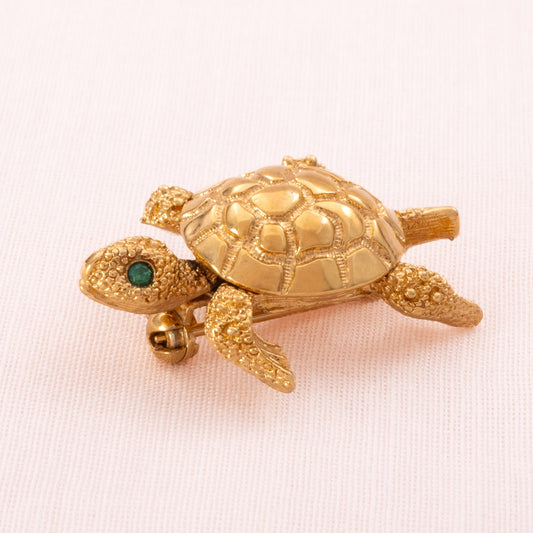 Monet-kleine-Schildkröten-Brosche-vergoldet-grüne-Strassaugen