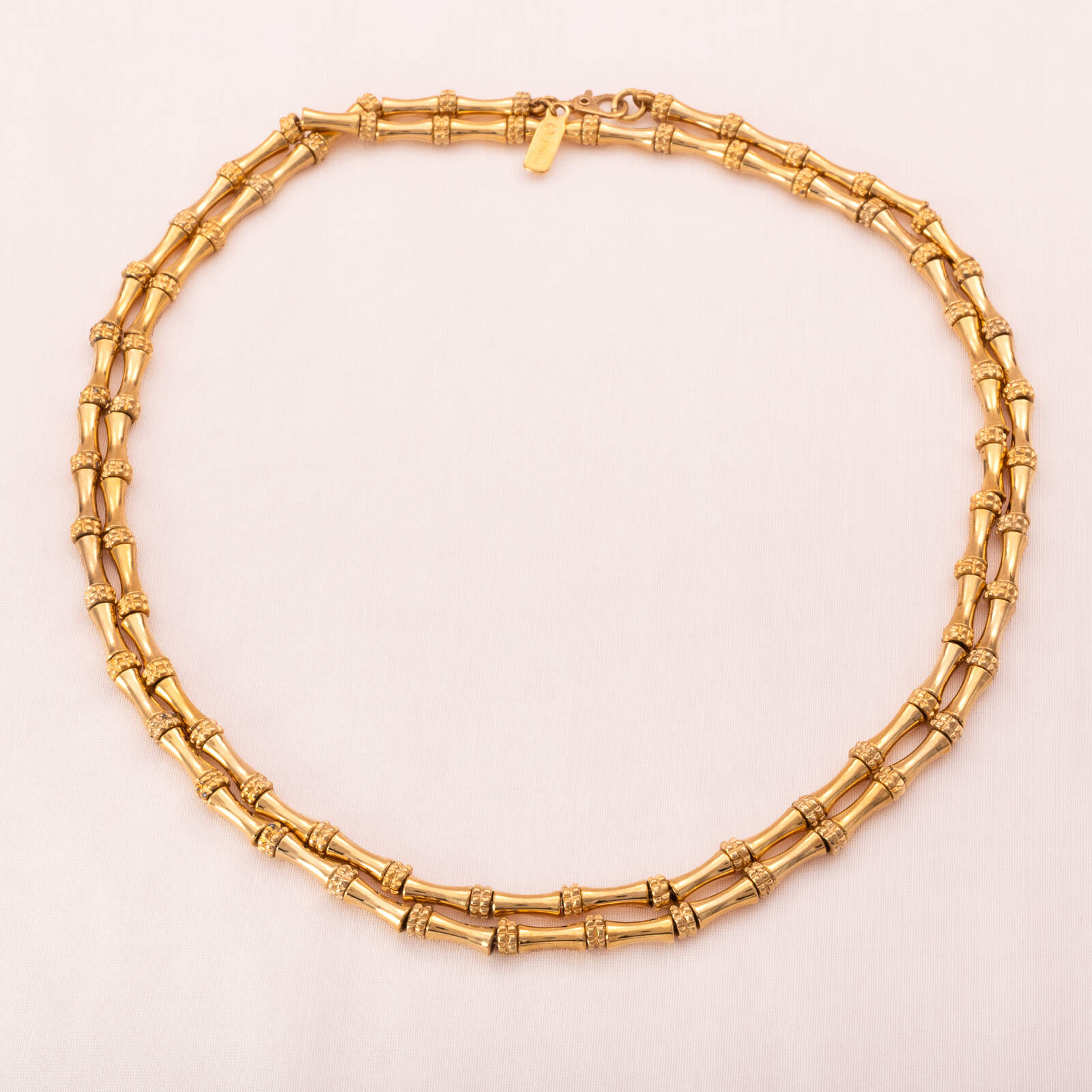 Monet-vergoldete-Halskette-lang-Kettenglieder-im-Bambus-Look