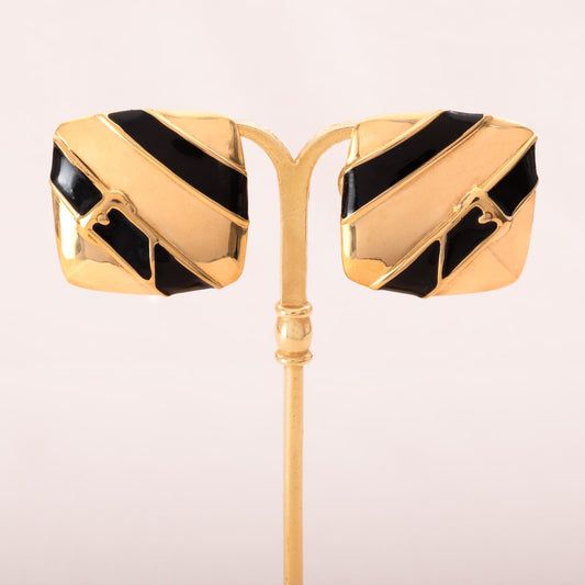 Monet-eckige-Ohrclips-diagonal-schwarzer-Emaille-Gurt